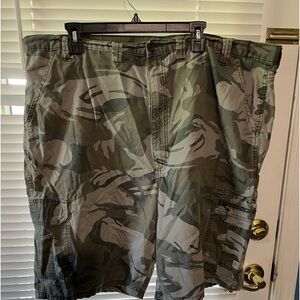 EUC Wrangler authentics cargo shorts